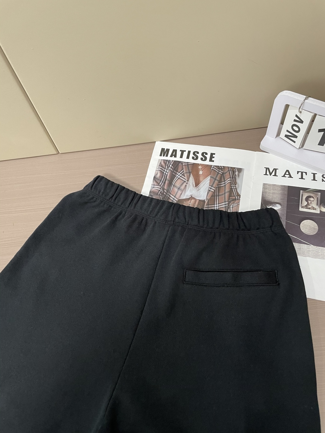 蒙口 🆕2025秋冬新款休闲裤！官网同步发售。品牌经典LOGO休闲裤 ，定制面料，舒适度极好，手触感强烈