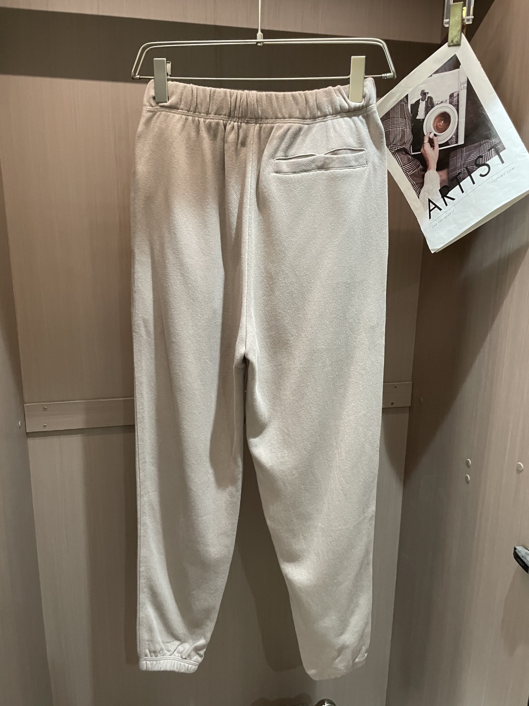 蒙口 🆕2025秋冬新款休闲裤！官网同步发售。品牌经典LOGO休闲裤 ，定制面料，舒适度极好，手触感强烈