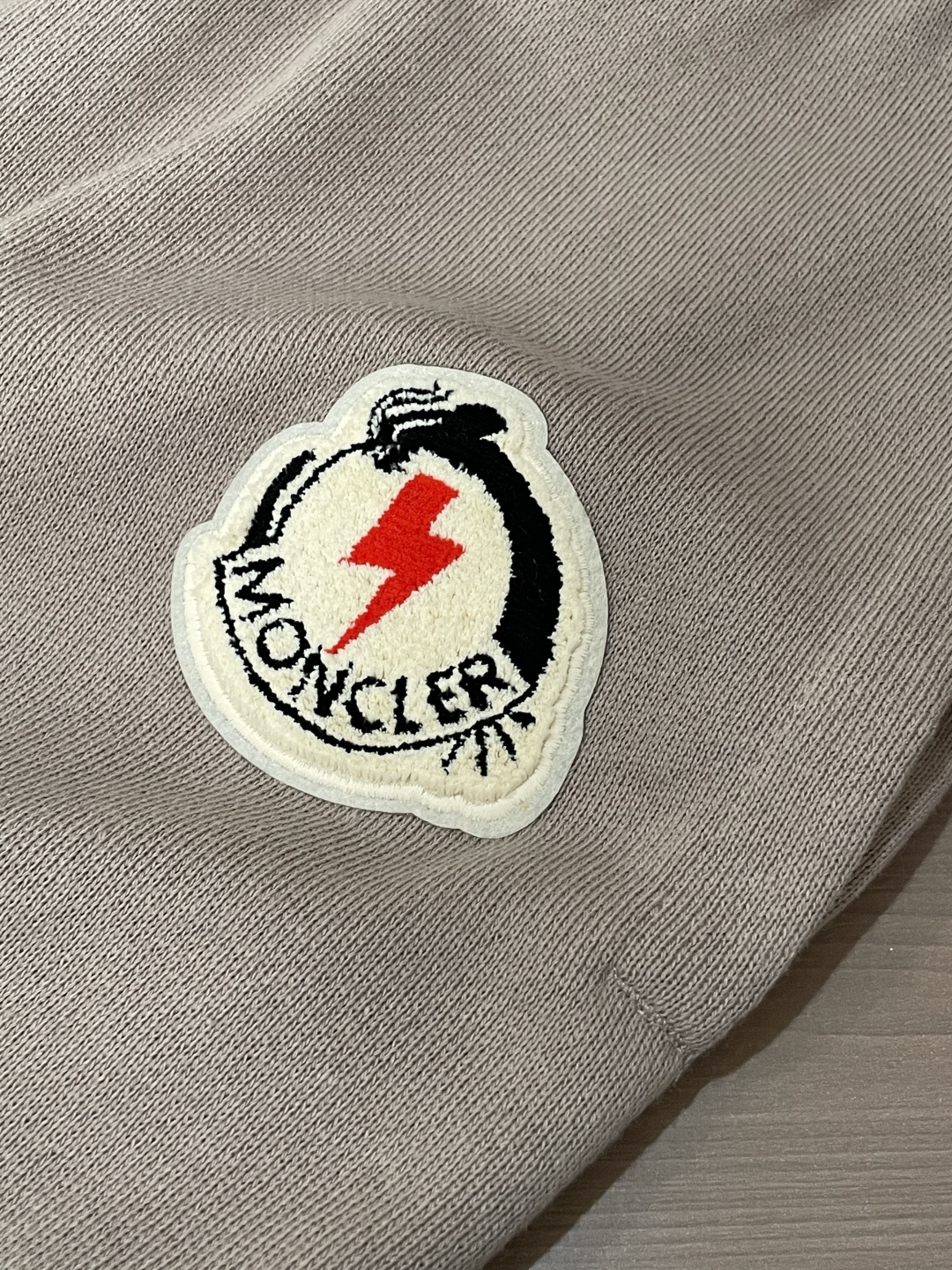 蒙口 🆕2025秋冬新款休闲裤！官网同步发售。品牌经典LOGO休闲裤 ，定制面料，舒适度极好，手触感强烈