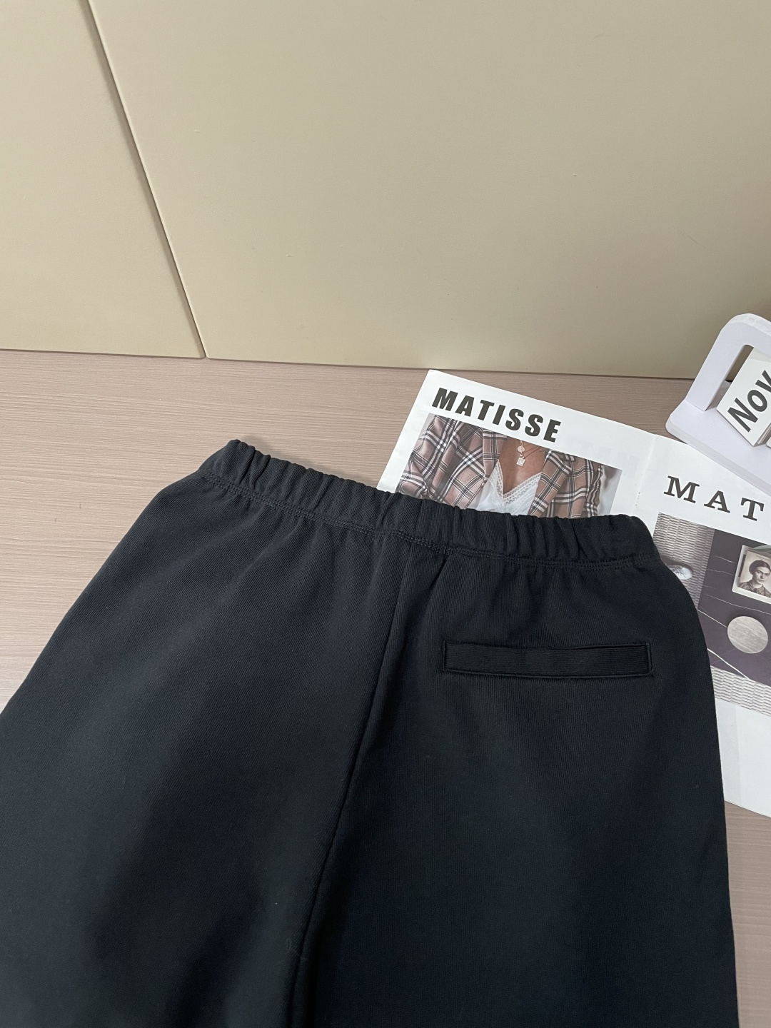 蒙口 🆕2025秋冬新款休闲裤！官网同步发售。品牌经典LOGO休闲裤 ，定制面料，舒适度极好，手触感强烈