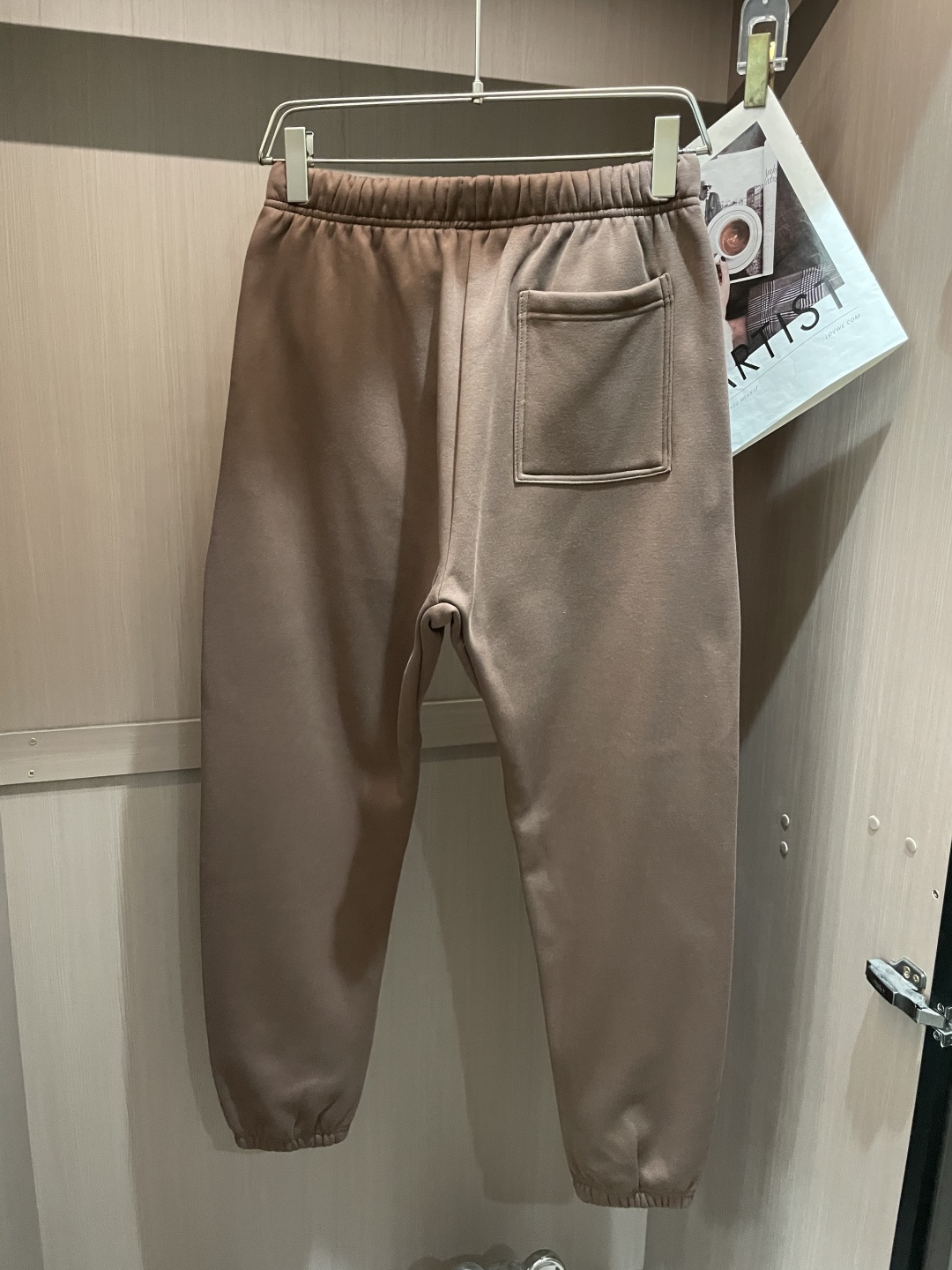 Prad 🆕2025秋冬新款休闲裤！官网同步发售。品牌经典LOGO休闲裤 ，定制面料，舒适度极好，手触感