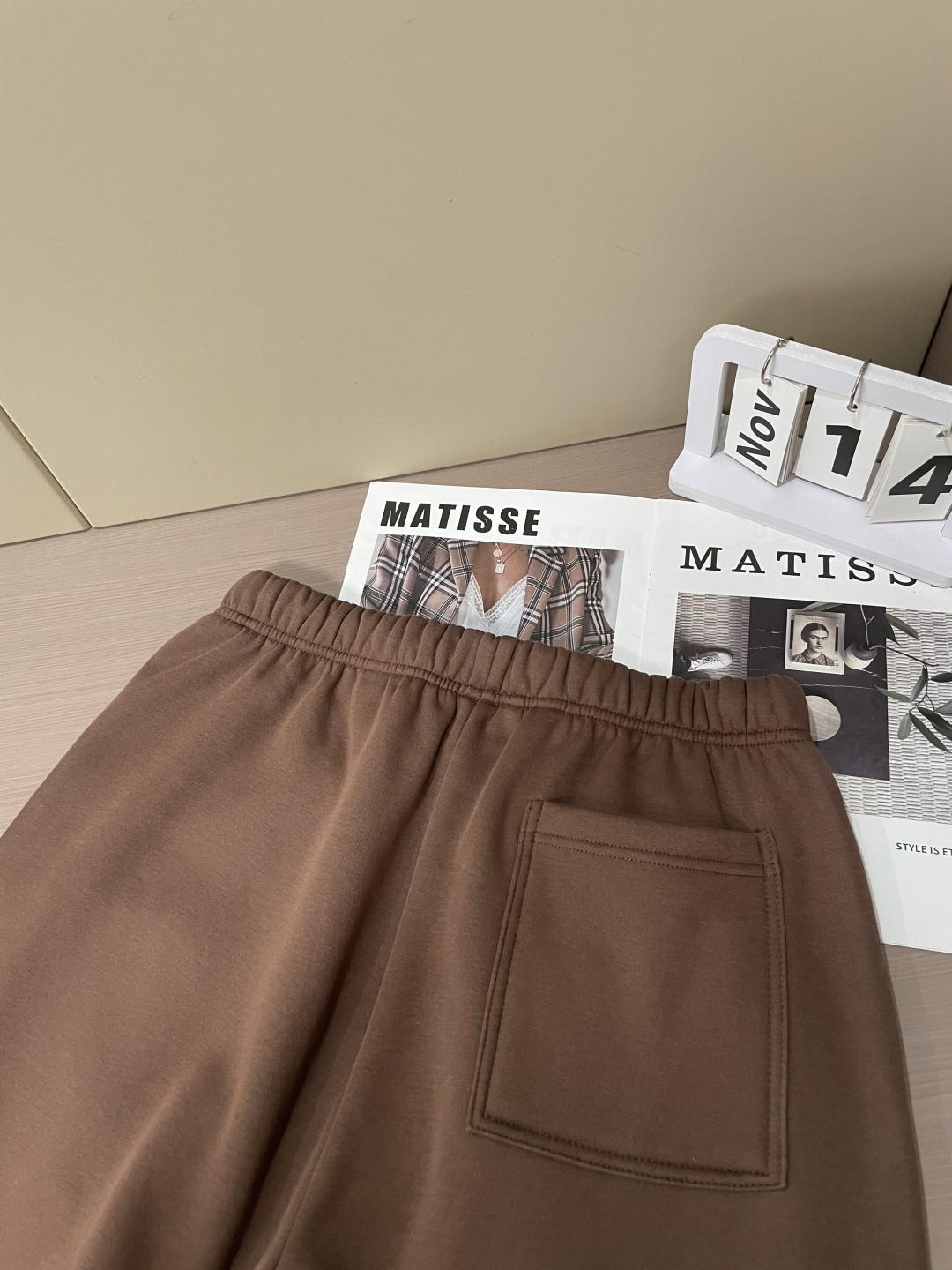 Prad 🆕2025秋冬新款休闲裤！官网同步发售。品牌经典LOGO休闲裤 ，定制面料，舒适度极好，手触感