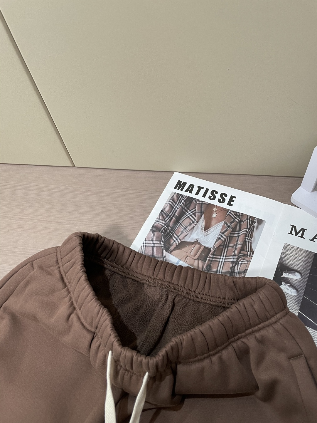 Prad 🆕2025秋冬新款休闲裤！官网同步发售。品牌经典LOGO休闲裤 ，定制面料，舒适度极好，手触感