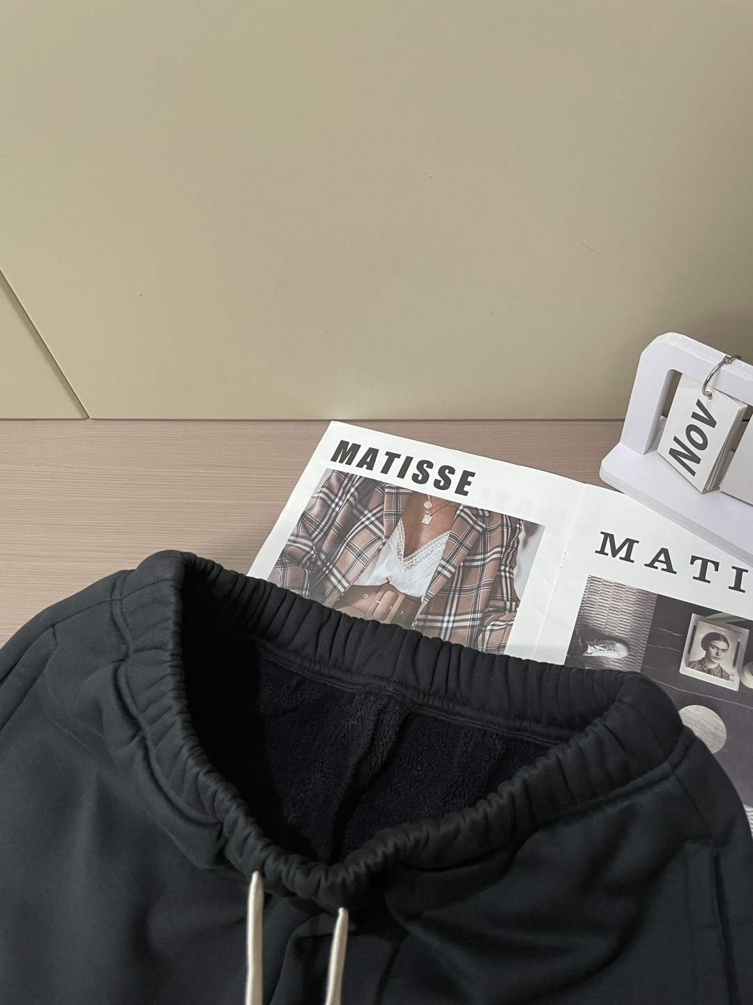 Prad 🆕2025秋冬新款休闲裤！官网同步发售。品牌经典LOGO休闲裤 ，定制面料，舒适度极好，手触感