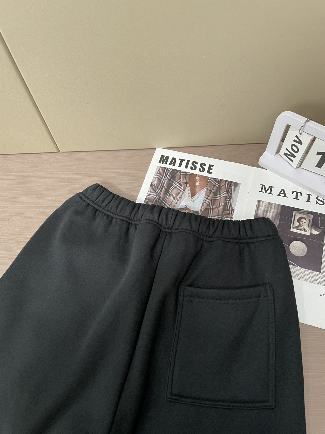 Prad 🆕2025秋冬新款休闲裤！官网同步发售。品牌经典LOGO休闲裤 ，定制面料，舒适度极好，手触感