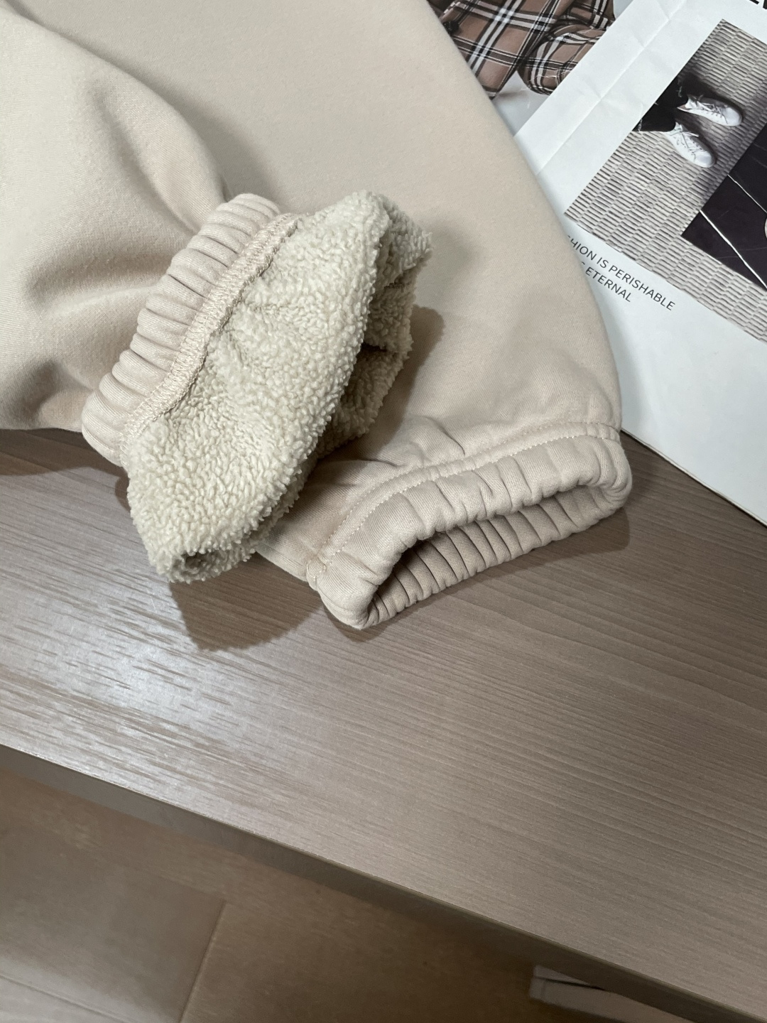 蒙口 🆕2025秋冬新款休闲裤！官网同步发售。品牌经典LOGO休闲裤 ，定制面料，舒适度极好，手触感强烈