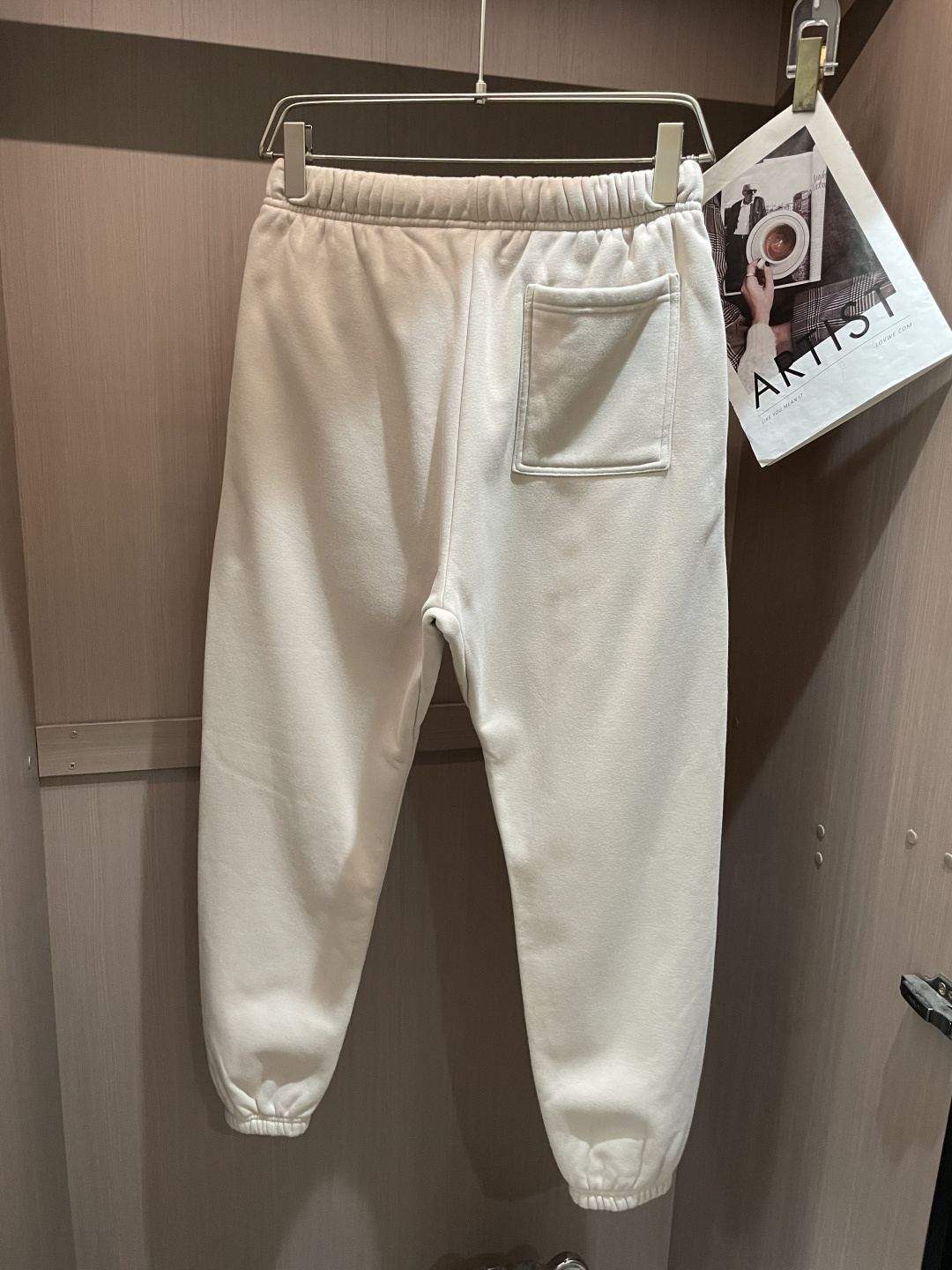蒙口 🆕2025秋冬新款休闲裤！官网同步发售。品牌经典LOGO休闲裤 ，定制面料，舒适度极好，手触感强烈