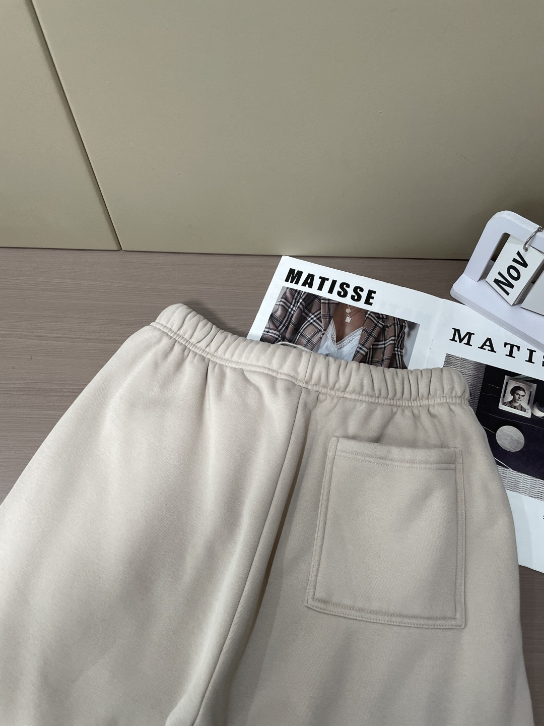 蒙口 🆕2025秋冬新款休闲裤！官网同步发售。品牌经典LOGO休闲裤 ，定制面料，舒适度极好，手触感强烈