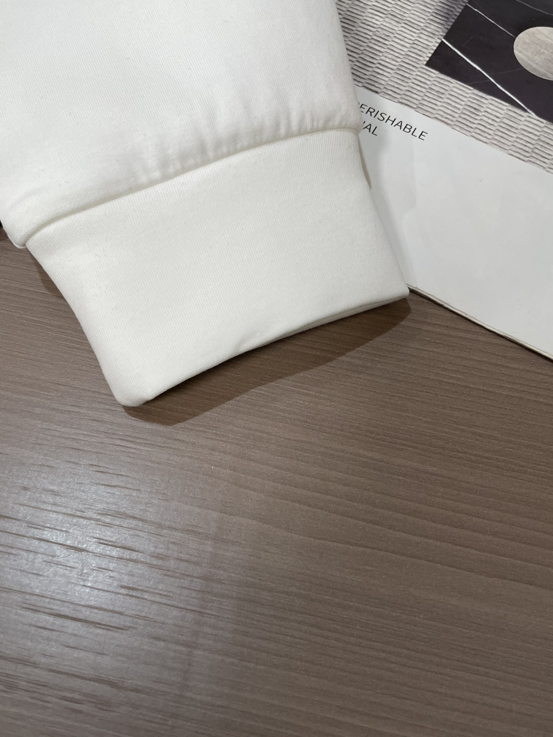 蒙口 2025秋冬新款长袖，定制面料，独特工艺logo，舒适性与透气性兼优，柔软抗皱弹性和垂性极佳，无论