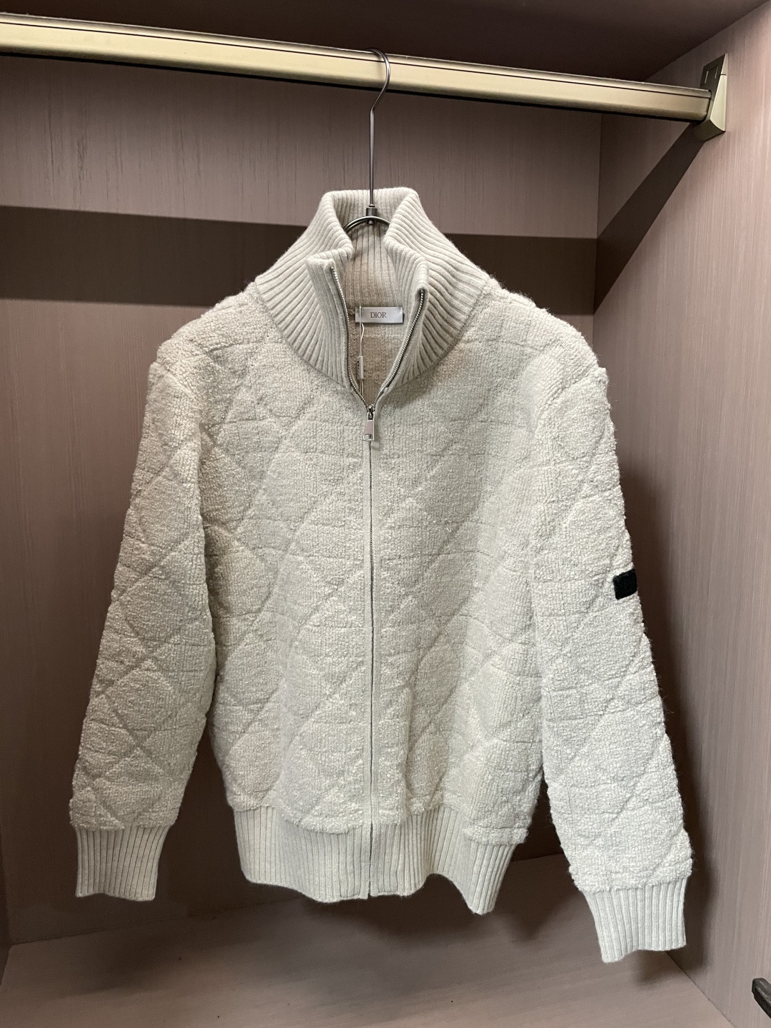 CD 25早秋新款纯色菱形格纹格子立领开衫针织衫 D家以其精湛的工艺技术和源源不断的想像力 成为当代最具