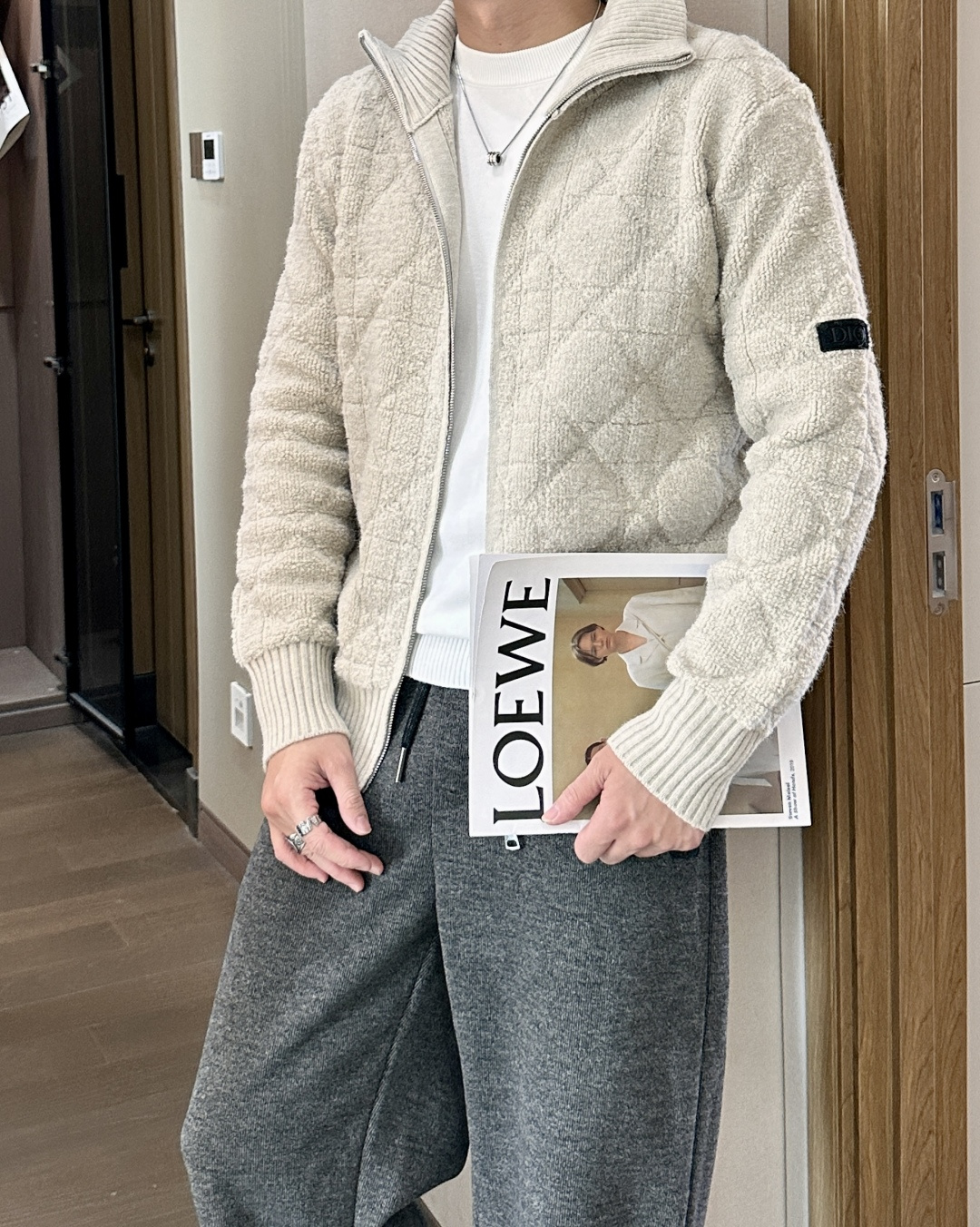 CD 25早秋新款纯色菱形格纹格子立领开衫针织衫 D家以其精湛的工艺技术和源源不断的想像力 成为当代最具