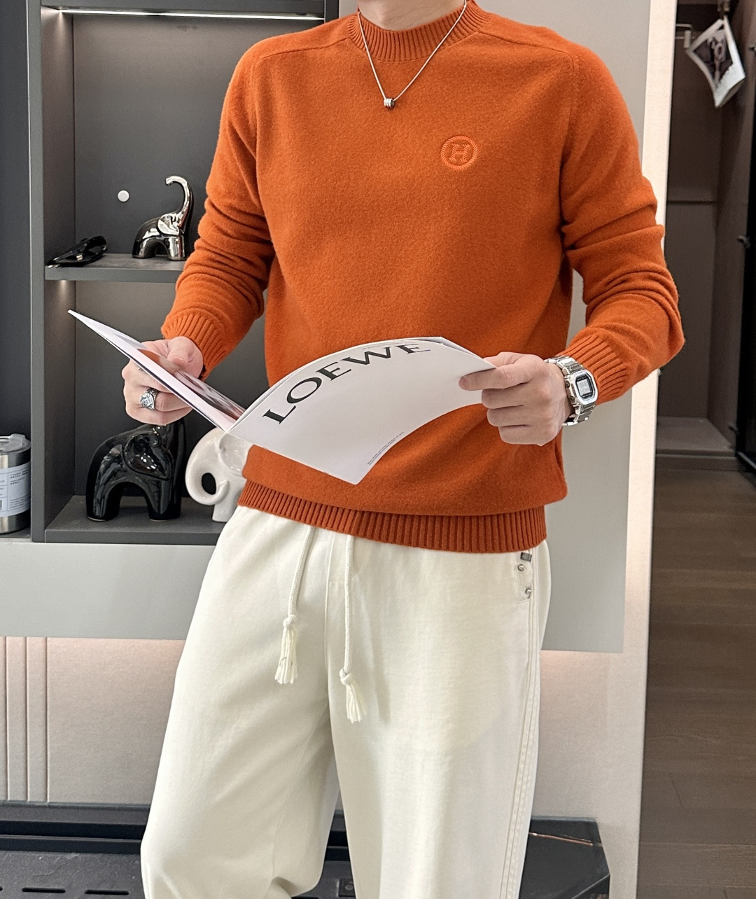 爱🐎 仕2025秋冬 高级定制 都市风十足 经典简约大气圆领打底针织毛衣。 采用进口羊毛面料 柔软细腻 