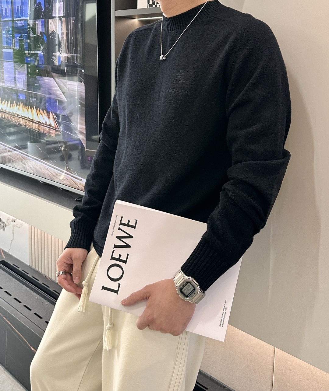 BUR 2025秋冬 高级定制 都市风十足 经典简约大气圆领打底针织毛衣。 采用进口羊毛面料 柔软细腻 