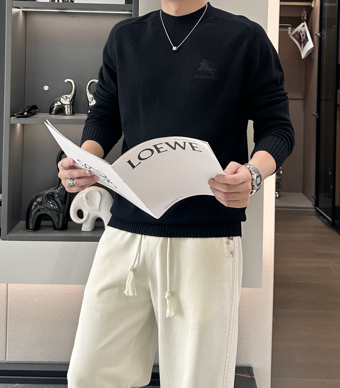 BUR 2025秋冬 高级定制 都市风十足 经典简约大气圆领打底针织毛衣。 采用进口羊毛面料 柔软细腻 