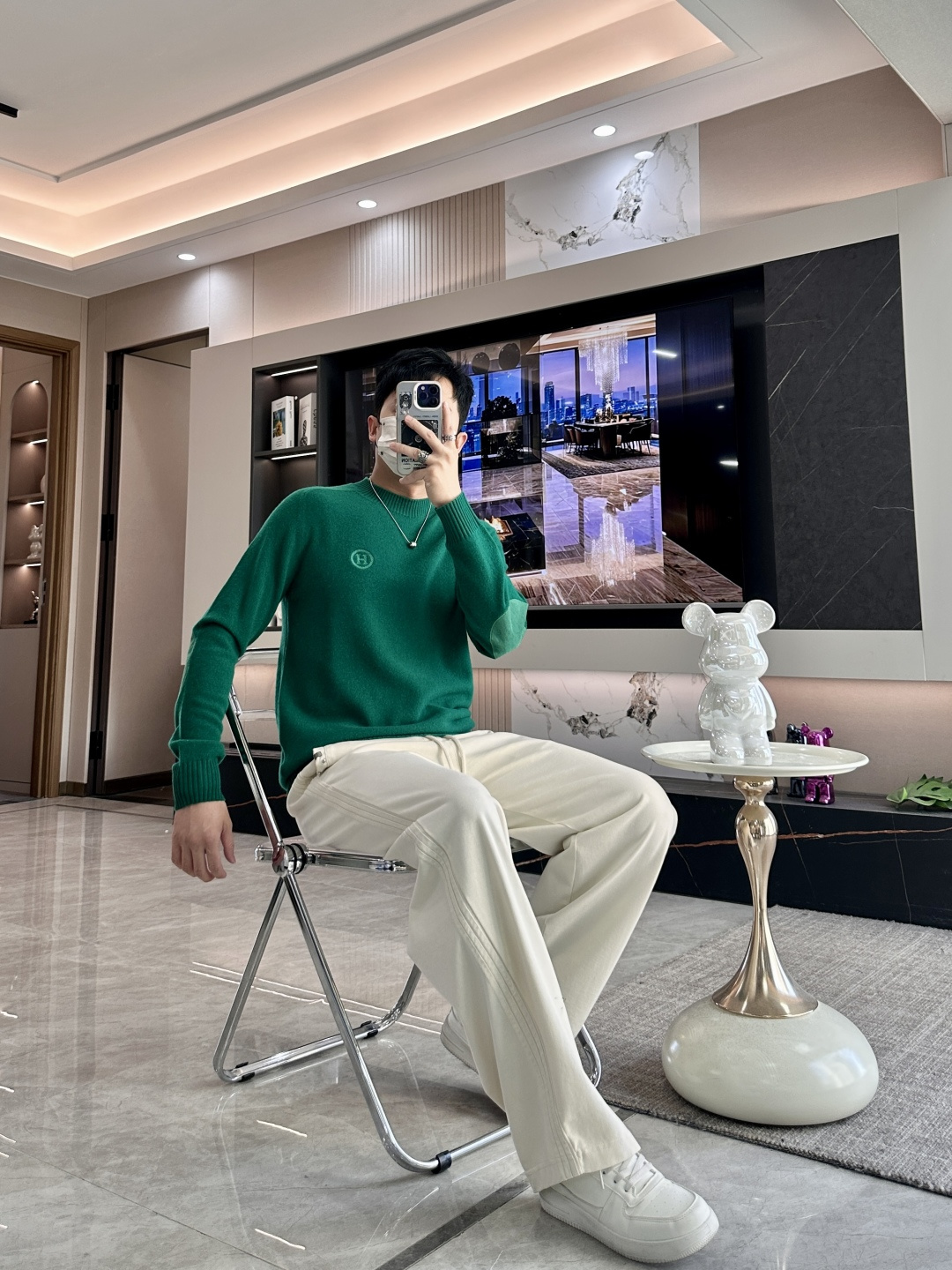 爱🐎 仕2025秋冬 高级定制 都市风十足 经典简约大气圆领打底针织毛衣。 采用进口羊毛面料 柔软细腻 