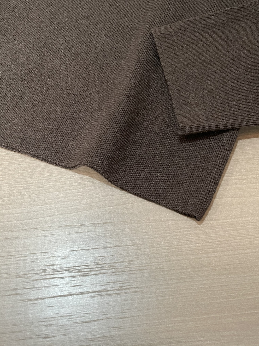 lP🆕 重磅推荐！2025aw秋冬新款 专柜同步 时尚经典基础款针织衫 秋冬必备款 采用针织衫加厚毛衣，