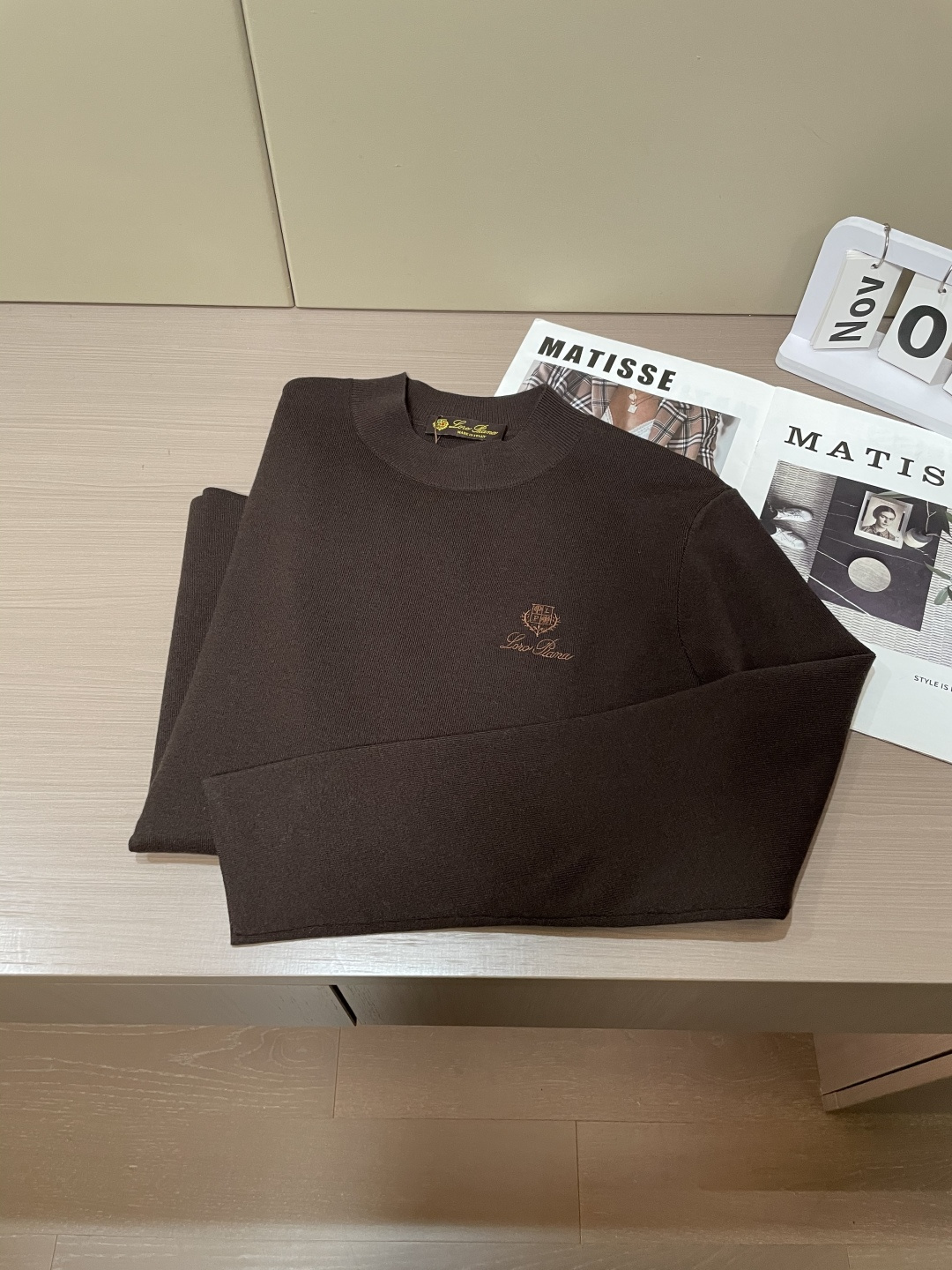 lP🆕 重磅推荐！2025aw秋冬新款 专柜同步 时尚经典基础款针织衫 秋冬必备款 采用针织衫加厚毛衣，