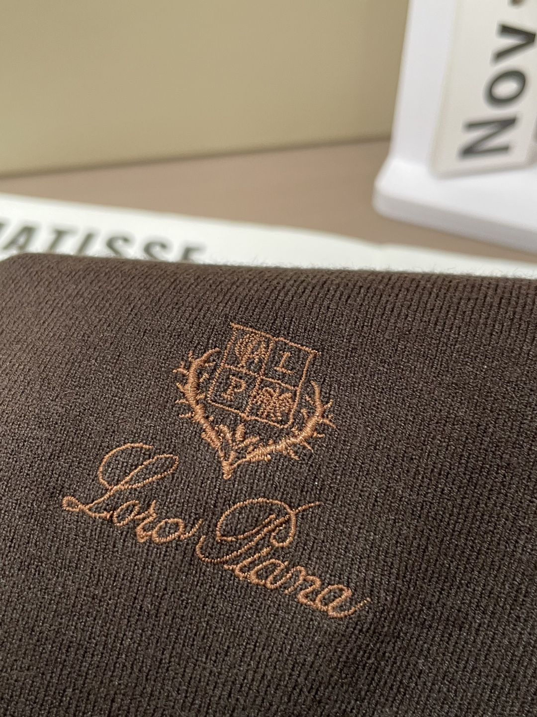 lP🆕 重磅推荐！2025aw秋冬新款 专柜同步 时尚经典基础款针织衫 秋冬必备款 采用针织衫加厚毛衣，