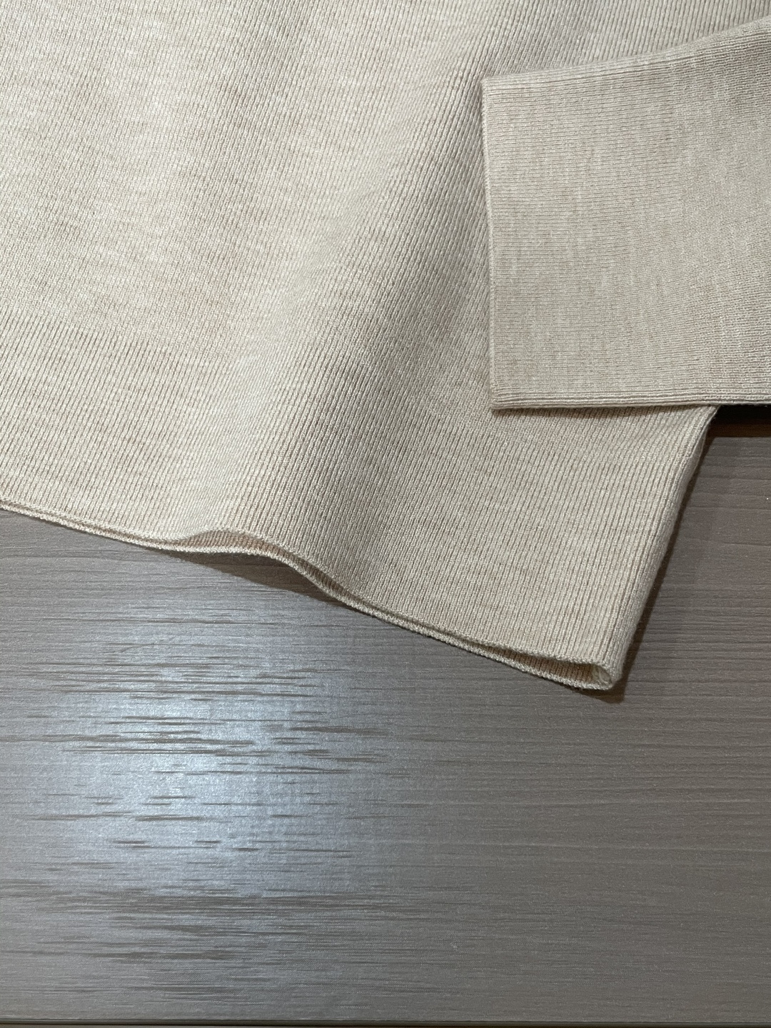 lP🆕 重磅推荐！2025aw秋冬新款 专柜同步 时尚经典基础款针织衫 秋冬必备款 采用针织衫加厚毛衣，