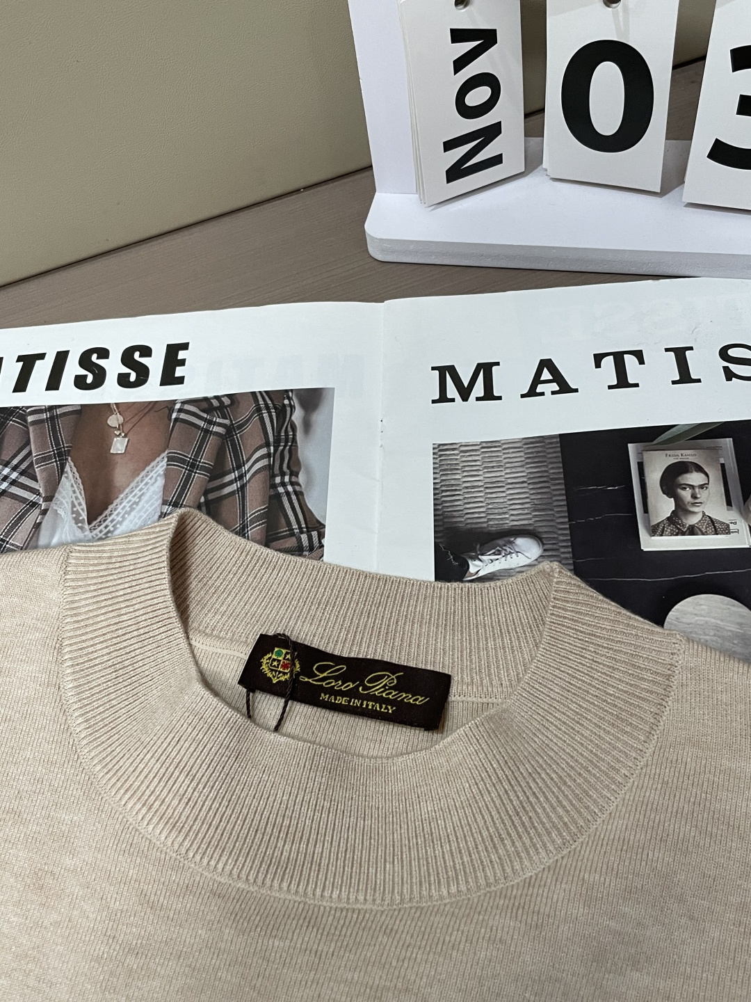 lP🆕 重磅推荐！2025aw秋冬新款 专柜同步 时尚经典基础款针织衫 秋冬必备款 采用针织衫加厚毛衣，