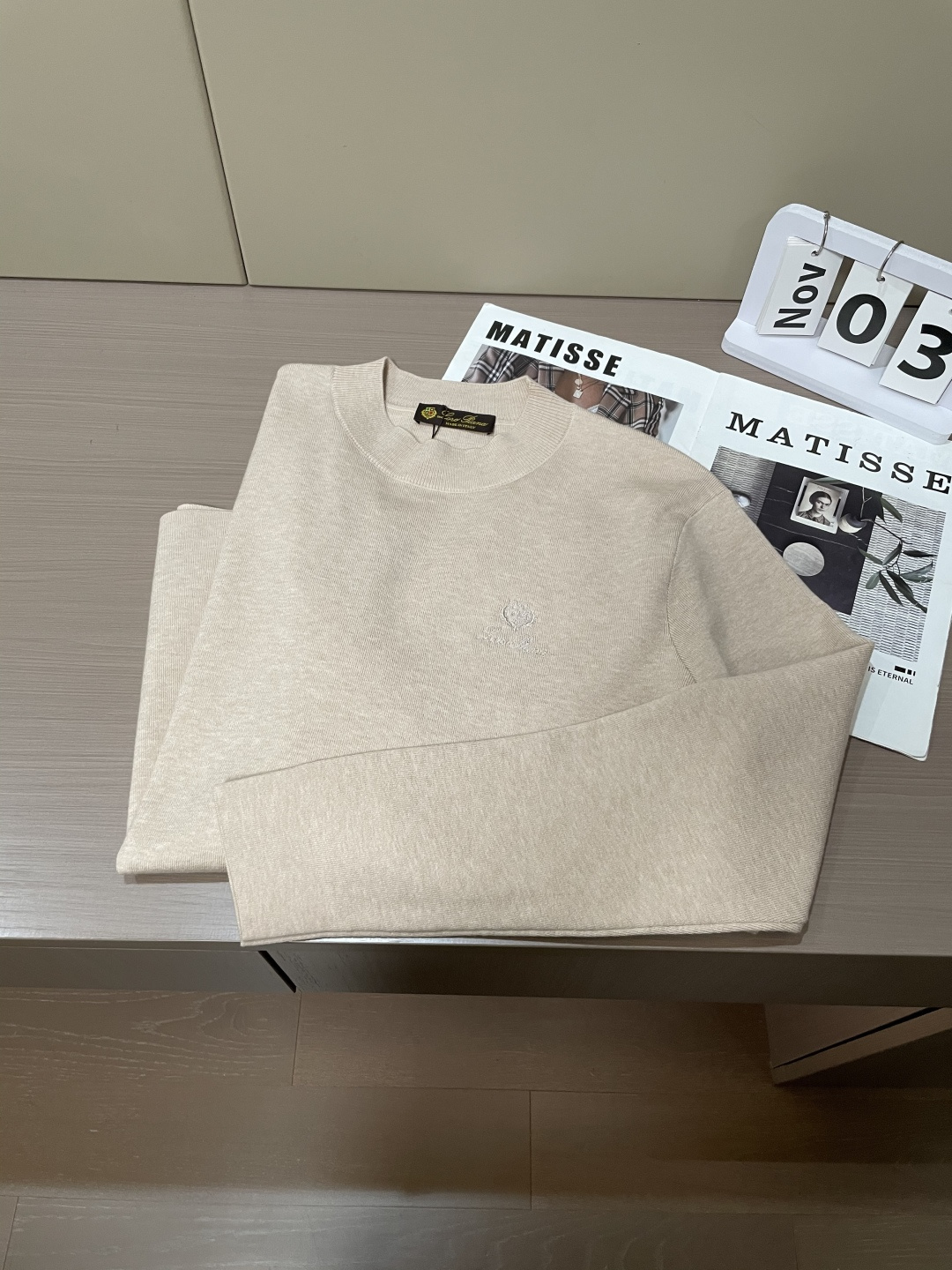 lP🆕 重磅推荐！2025aw秋冬新款 专柜同步 时尚经典基础款针织衫 秋冬必备款 采用针织衫加厚毛衣，