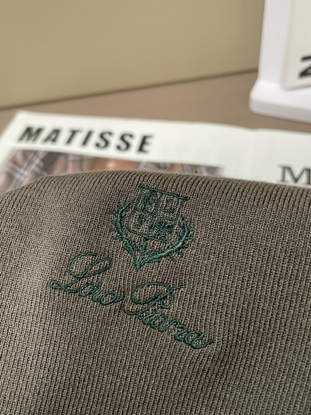 lP🆕 重磅推荐！2025aw秋冬新款 专柜同步 时尚经典基础款针织衫 秋冬必备款 采用针织衫加厚毛衣，