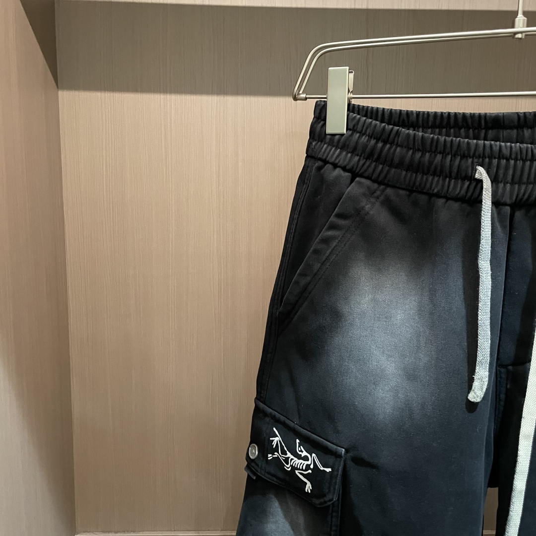 · 始祖鸟 2025秋冬最新系列男士加厚休闲裤！内里加绒，非常保暖，北方的宝子们赶紧备上！采用客供弹力柔