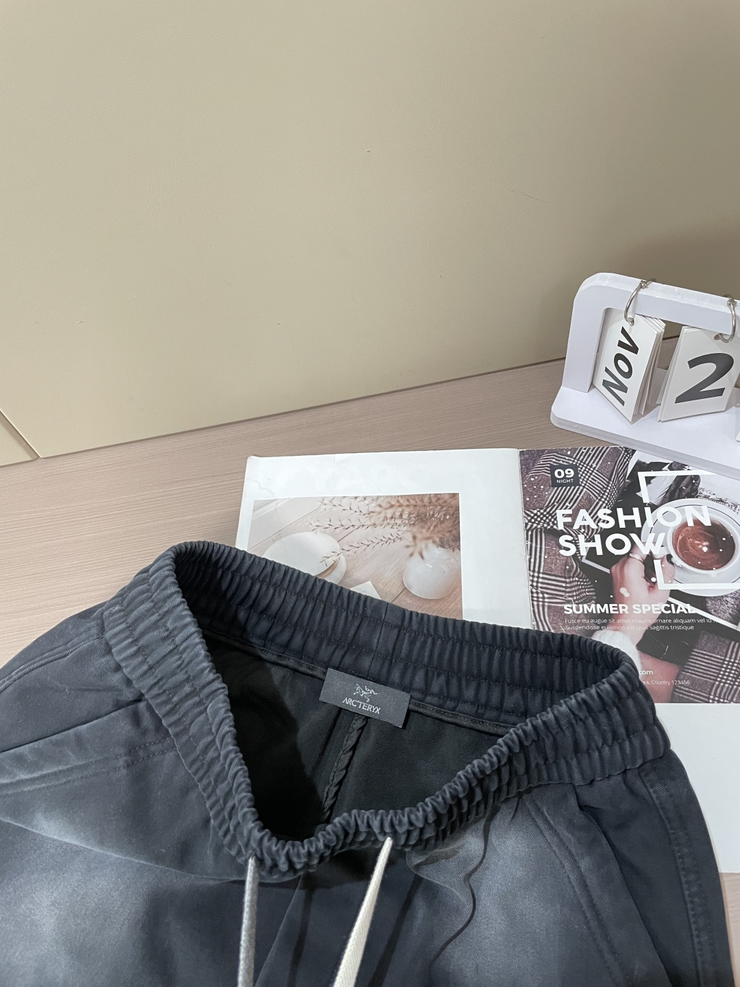 · 始祖鸟 2025秋冬最新系列男士加厚休闲裤！内里加绒，非常保暖，北方的宝子们赶紧备上！采用客供弹力柔