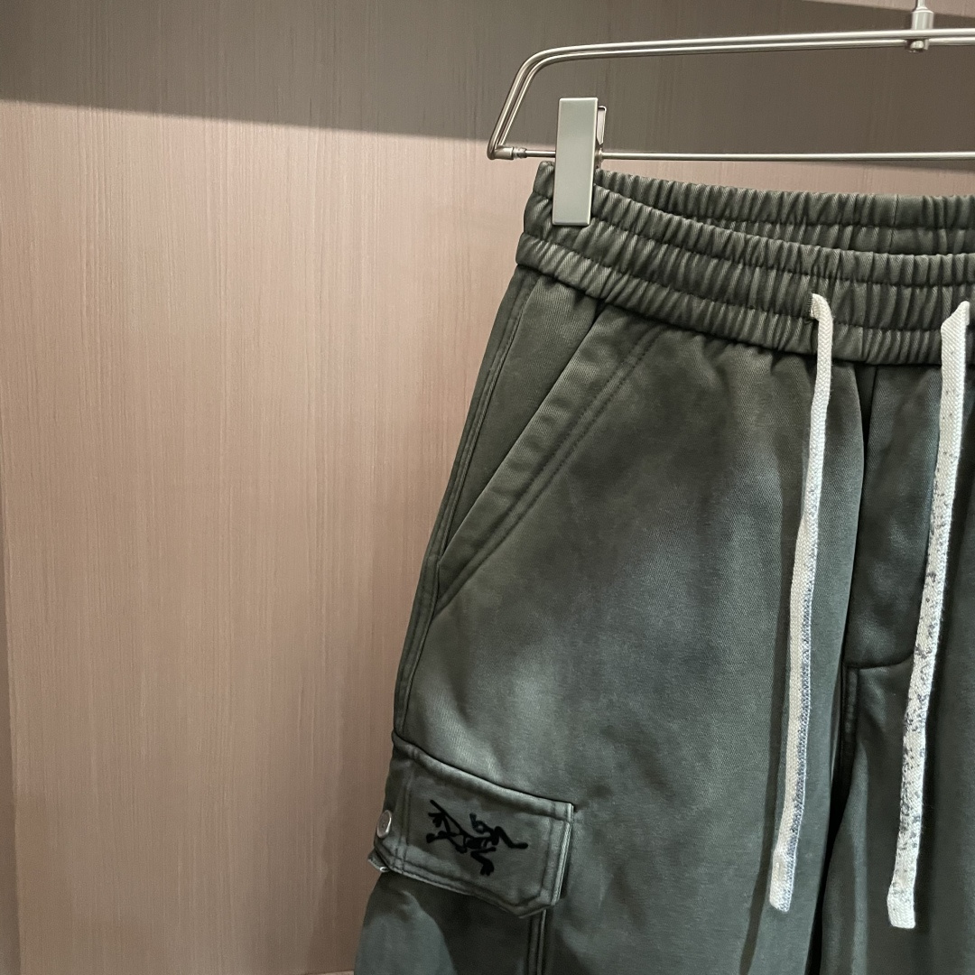 · 始祖鸟 2025秋冬最新系列男士加厚休闲裤！内里加绒，非常保暖，北方的宝子们赶紧备上！采用客供弹力柔