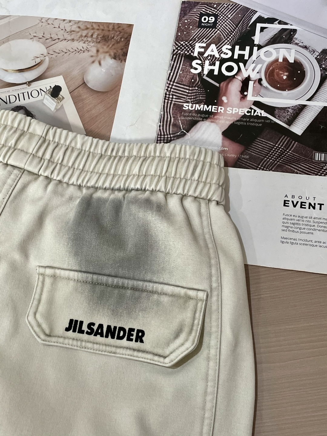 · 始祖鸟 2025秋冬最新系列男士加厚休闲裤！内里加绒，非常保暖，北方的宝子们赶紧备上！采用客供弹力柔