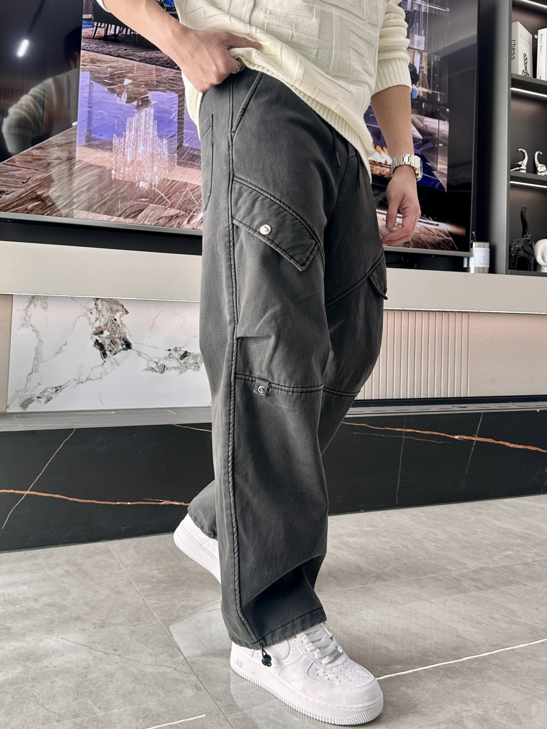 · Lv 2025秋冬最新系列男士加厚休闲裤！内里加绒，非常保暖，北方的宝子们赶紧备上！采用客供弹力柔棉