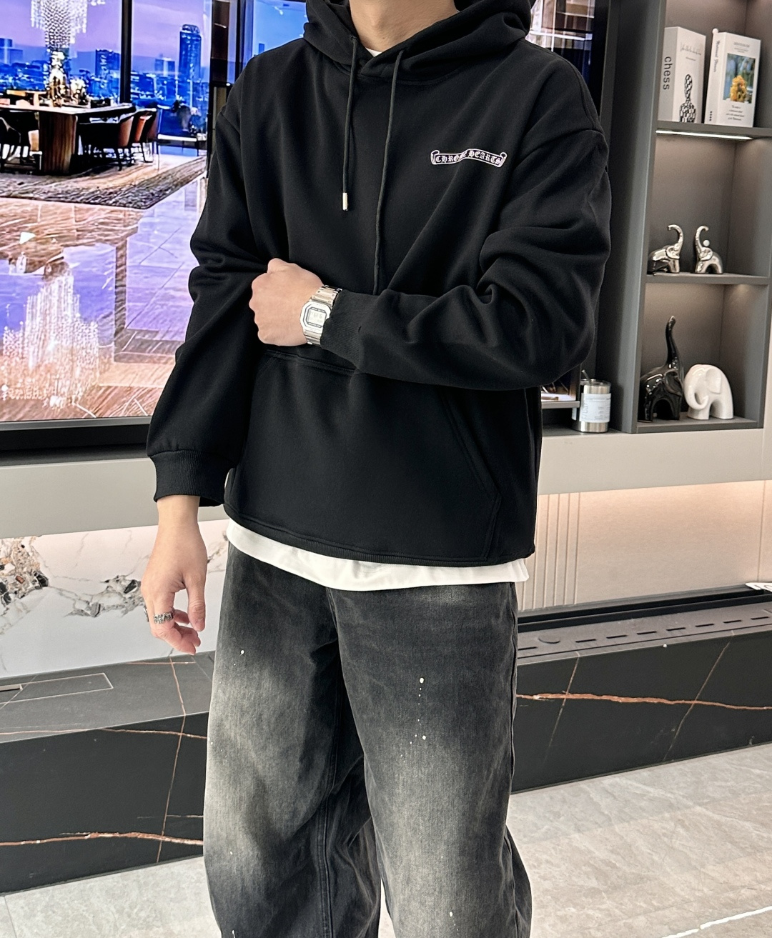 NO:657645,Chrome Heart ss new men's sweatshirt, thickened hooded sweatshirt, custom made fabric, you can see from the beginning that it is very smooth fabric, soft and skin-friendly, the upper body is crisp and stylish, the surface has a warm luster, high-end and texture, the upper body is very distinctive, brand letter logo embellishment, elegant and natural version, moderate thickness, suitable for autumn and winter wear, business and casual wear. Size M-2XL,,chrome  hearts,hoodie,sweatshirts,hats,alexander wang19860909克罗心 ss新款男士卫衣 加厚款连帽卫衣,客供定织料,入手便知极具柔滑面料,手感柔软亲肤,上身挺括有型,表面又有着温润的光泽感,高档而显质感,上身很有特点,品牌字母标识点缀,优雅自然的版型,厚度适中,适合秋冬穿着,商务休闲都很实穿的一款. 尺码M-2XL,,chrome hearts,hoodie,sweatshirts,hats,alexander wang,Men's clothing