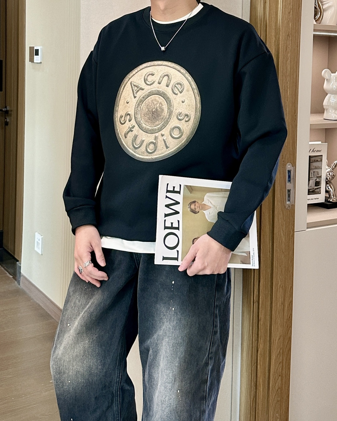 NO:657655,Acne ss new men's sweatshirt, thickened round-neck sweatshirt, custom-made fabrics, you can see from the beginning that it is very smooth fabric, soft and skin-friendly, the upper body is crisp and stylish, the surface has a warm luster, high-end and texture, the upper body is very distinctive, brand letter logo embellishment, elegant and natural version, moderate thickness, suitable for autumn and winter wear, business and leisure wear. Size M-2XL,,acne  studios,hoodie,sweatshirts,alexander wang19860909Acne ss新款男士卫衣 加厚款圆领卫衣,客供定织料,入手便知极具柔滑面料,手感柔软亲肤,上身挺括有型,表面又有着温润的光泽感,高档而显质感,上身很有特点,品牌字母标识点缀,优雅自然的版型,厚度适中,适合秋冬穿着,商务休闲都很实穿的一款. 尺码M-2XL,,acne studios,hoodie,sweatshirts,alexander wang,Men's clothing