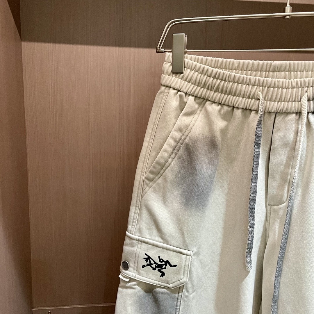 始祖鸟 2025秋冬最新系列男士加厚休闲裤！内里加绒，非常保暖，北方的宝子们赶紧备上！采用客供弹力柔棉材