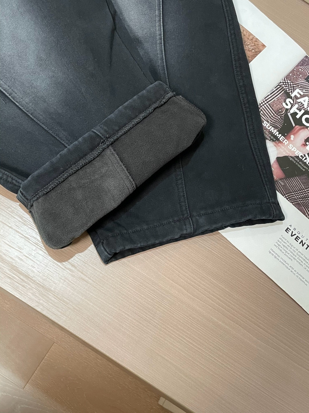 始祖鸟 2025秋冬最新系列男士加厚休闲裤！内里加绒，非常保暖，北方的宝子们赶紧备上！采用客供弹力柔棉材