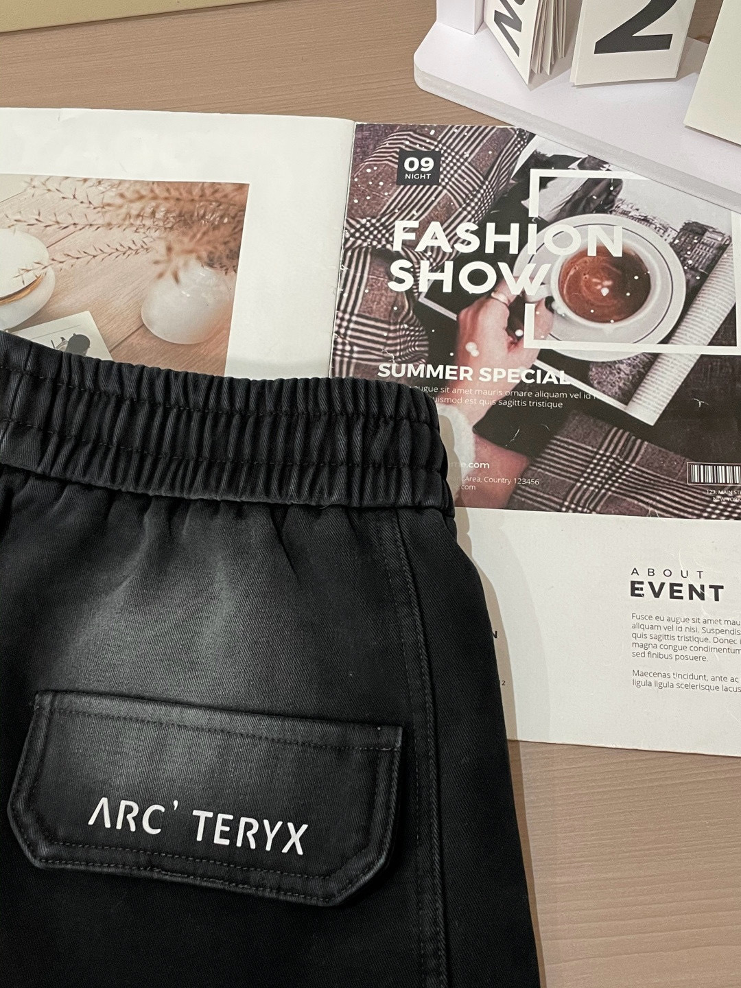 始祖鸟 2025秋冬最新系列男士加厚休闲裤！内里加绒，非常保暖，北方的宝子们赶紧备上！采用客供弹力柔棉材