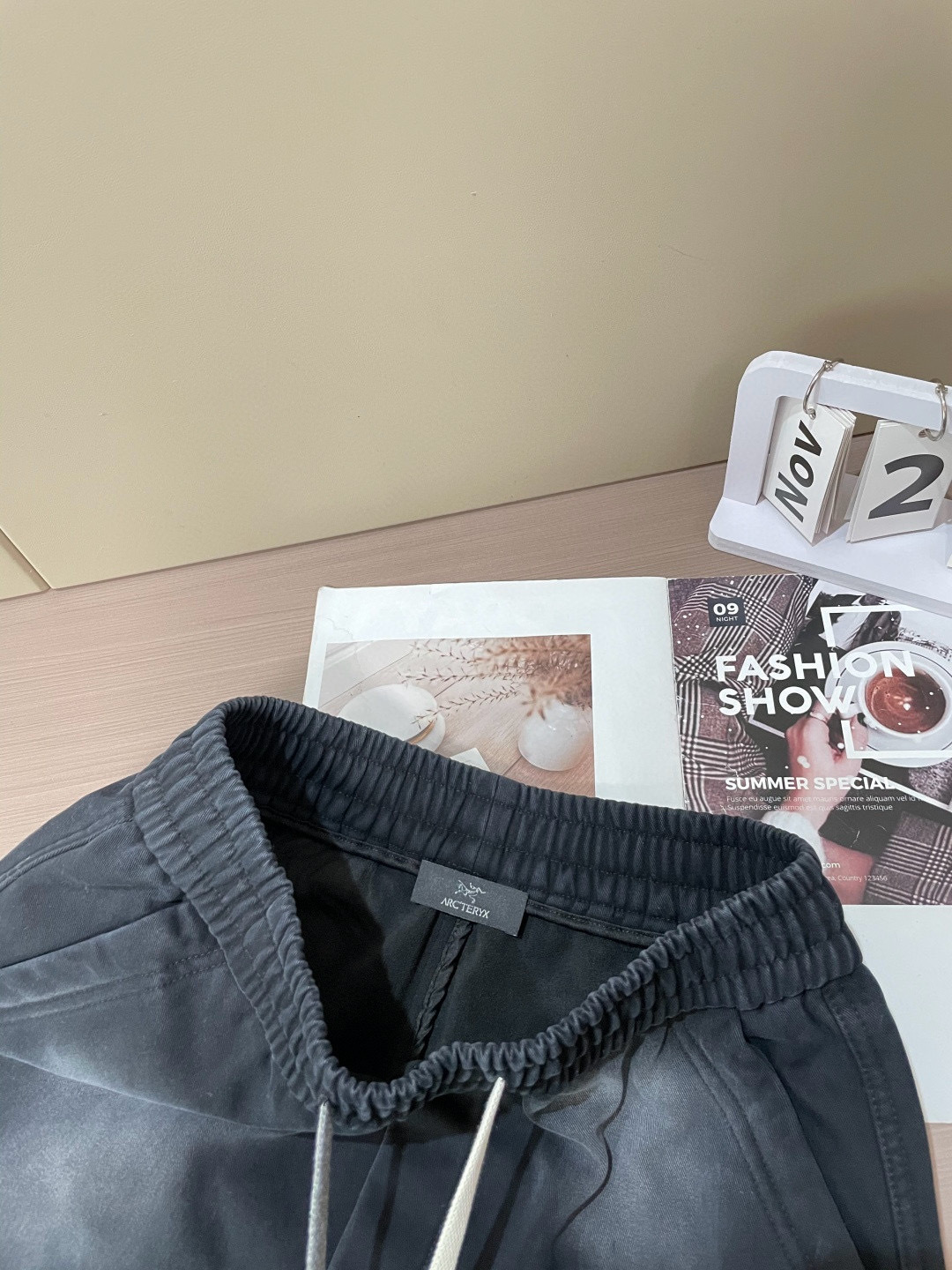 始祖鸟 2025秋冬最新系列男士加厚休闲裤！内里加绒，非常保暖，北方的宝子们赶紧备上！采用客供弹力柔棉材