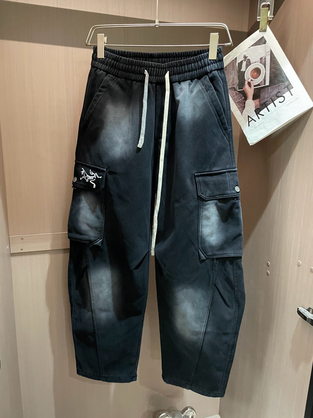 始祖鸟 2025秋冬最新系列男士加厚休闲裤！内里加绒，非常保暖，北方的宝子们赶紧备上！采用客供弹力柔棉材