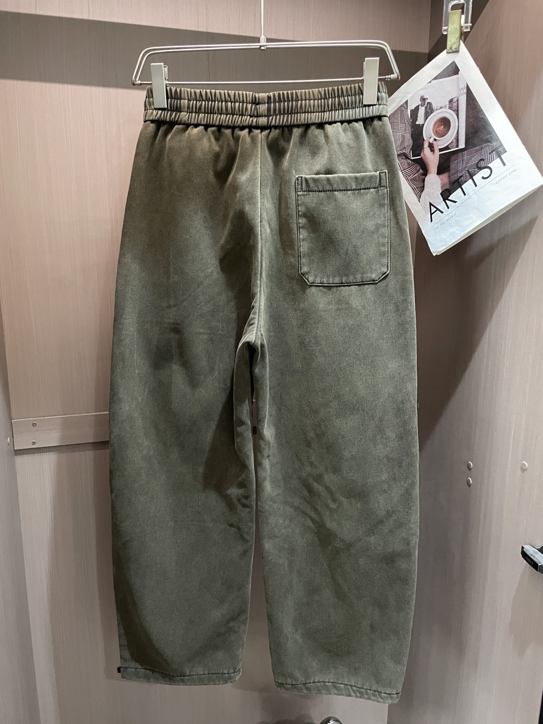 Lv 2025秋冬最新系列男士加厚休闲裤！内里加绒，非常保暖，北方的宝子们赶紧备上！采用客供弹力柔棉材质