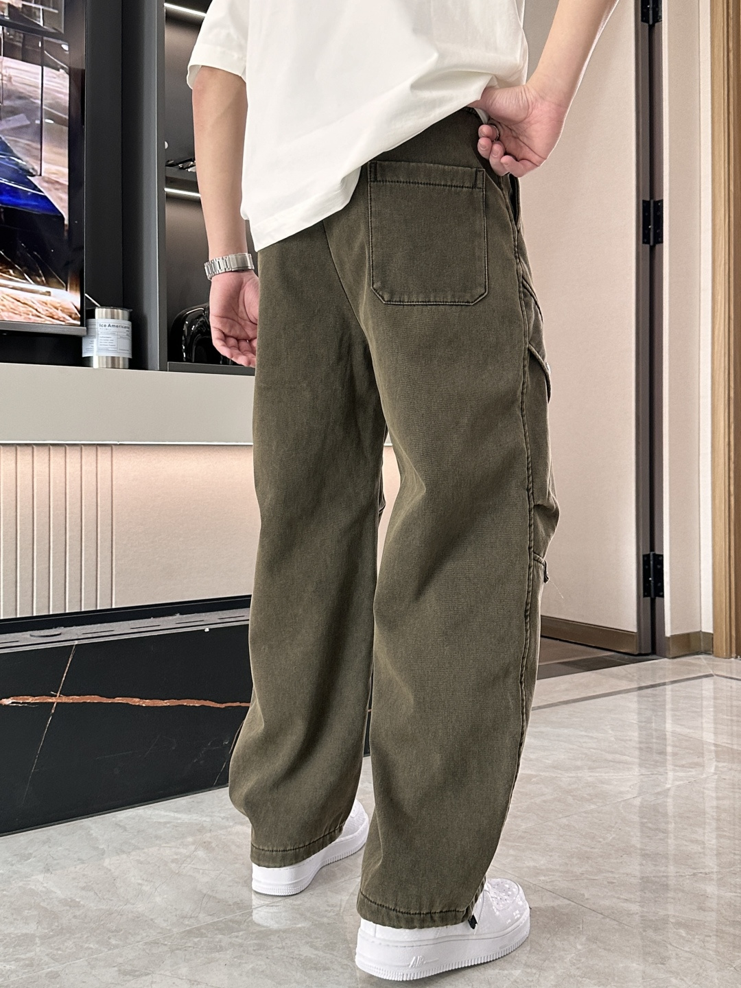 Lv 2025秋冬最新系列男士加厚休闲裤！内里加绒，非常保暖，北方的宝子们赶紧备上！采用客供弹力柔棉材质