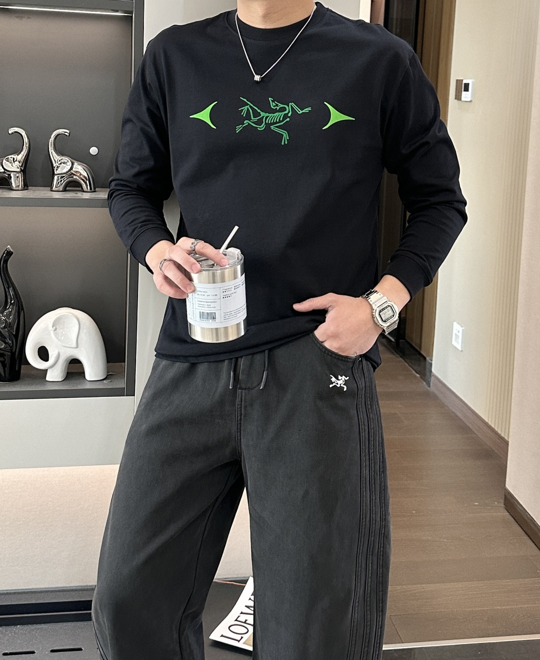 NO:623624,Arc'teryx's new autumn and winter long-sleeved, customized fabrics, unique craftsmanship logo, excellent comfort and breathability, soft, wrinkle-resistant, elastic and excellent drape. Whether worn alone or worn inside, it is very handsome. It pursues luxury, noble and elegant style, and creates extraordinary men's taste. The visual effect is very good, the grade is very high, simple and fashionable, a must-have choice for leisure and business!  Size S-XXL,arc'teryx,alexander wang19860909始祖鸟 秋冬新款长袖,定制面料,独特工艺logo,舒适性与透气性兼优,柔软抗皱弹性和垂性极佳,无论是单穿或是内搭都是帅气十足,追求奢华高贵优雅风范,打造不凡男士品味,视觉效果非常赞,档次极高,简约时尚,休闲商务必备之选！ 码数S-XXL,arc'teryx,alexander wang,Men's clothing