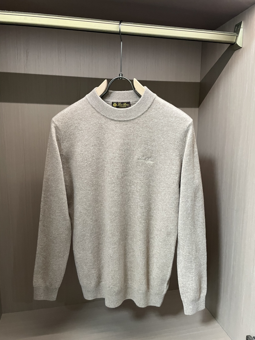 lp🆕 重磅推荐！2025aw秋冬新款 100%绵羊毛 专柜同步 时尚经典基础款针织衫 秋冬必备款 采用