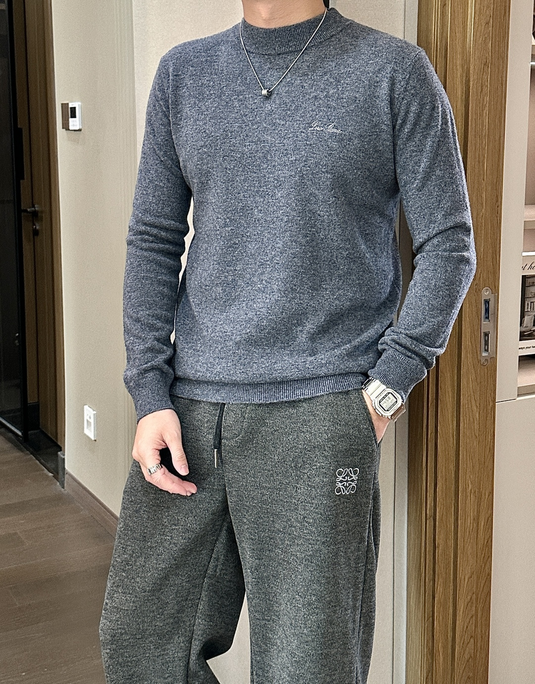 NO:655425,. LP highly recommended!  aw's new autumn and winter sheep wool counters are synchronized. Fashionable and classic basic sweaters. Must-have styles for autumn and winter. Made of thickened knitted sweaters, exquisite, simple and elegant. Brand element embellishment design. There is not too much complicated craftsmanship. What is played is the fusion of design and materials. Simple European style. An artifact for autumn and winter!  Size M-3xL,,loro piana,sweaters,alexander wang19860909. LP 重磅推荐！aw秋冬新款 绵羊毛 专柜同步 时尚经典基础款针织衫 秋冬必备款 采用针织衫加厚毛衣,精致简洁大方 品牌元素点缀设计 没有过多复杂的工艺 玩的就是设计与材质的融合 简约的欧风 秋冬季打底神器！尺码M-3xL,,loro piana,sweaters,alexander wang,Men's clothing