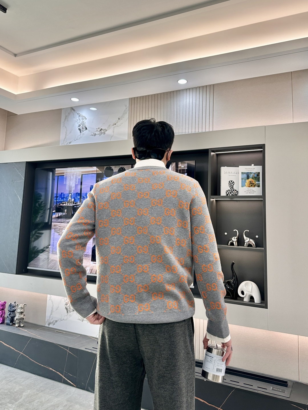 NO:625541,Highly recommended by Gucc!  2025aw autumn and winter new styles, synchronized with counters, fashionable classic basic sweaters, must-have styles for autumn and winter, using thickened sweaters, exquisite, simple and elegant, brand element embellishment design, not too complicated craftsmanship, playing with the fusion of design and materials, simple European style, a perfect base for autumn and winter!  Size m-xxxl,,gucci,sweaters,alexander wang19860909Gucc 重磅推荐！2025aw秋冬新款 专柜同步 时尚经典基础款针织衫 秋冬必备款 采用针织衫加厚毛衣,精致简洁大方 品牌元素点缀设计 没有过多复杂的工艺 玩的就是设计与材质的融合 简约的欧风 秋冬季打底神器！ 尺码m-xxxl,,gucci,sweaters,alexander wang,Men's clothing