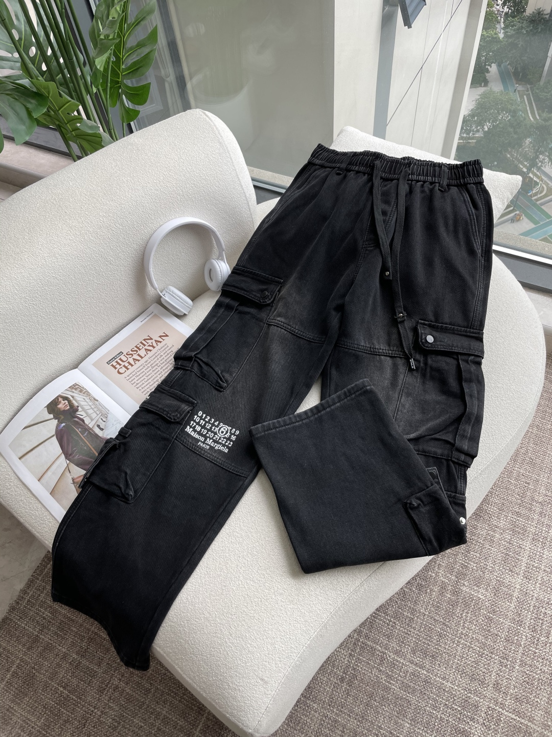 NO:645778,Margiela's latest casual work jeans for autumn and winter, thickened style!  A must-have for fashionistas, very personal!  Lined with fleece, very warm!  Extremely comfortable. Customized elastic waistband and original accessories details. The upper body is sporty, casual and fashionable, a must-have for leisure and travel. Size M-XXXL, masion margiela, jeans, alexander wang19860909马吉拉 秋冬最新休闲工装牛仔裤 加厚款！潮人必备 非常个性！内里加绒,非常保暖！舒适度极高.腰部订制松紧橡筋、原版辅料细节.上身运动休闲时尚,出街休闲、外出旅游必备. 尺码 M-XXXL,,masion margiela,jeans,alexander wang,Men's clothing