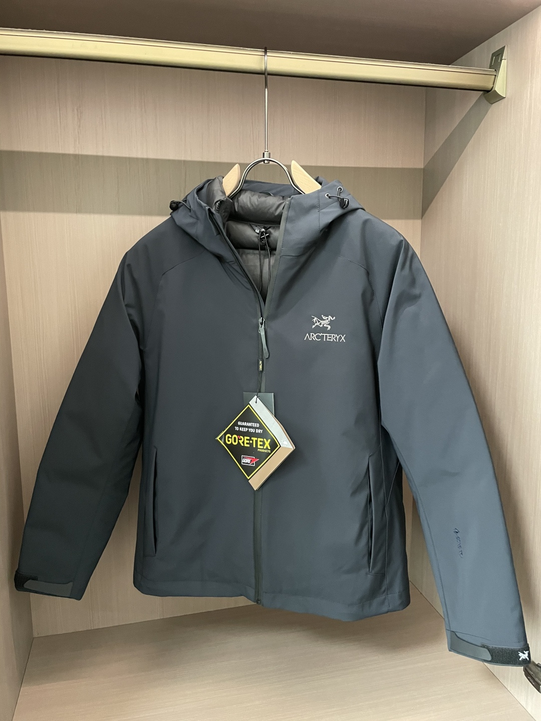 NO:645741,(Profitable) Arc'teryx's new autumn and winter three-in-one jacket down jacket!  Genuine 90% white duck down filled lightweight unisex lightweight luxury outdoor sports three-proof down jacket Size L-4XL, arc'teryx, down jacket, alexander wang19860909(让利款) 始祖鸟 秋冬新款三合一冲锋衣羽绒服！真正的90％白鸭绒填充轻男女同款 轻奢户外运动三防羽绒服 尺码L-4XL,arc'teryx,down jacket,alexander wang,Men's clothing