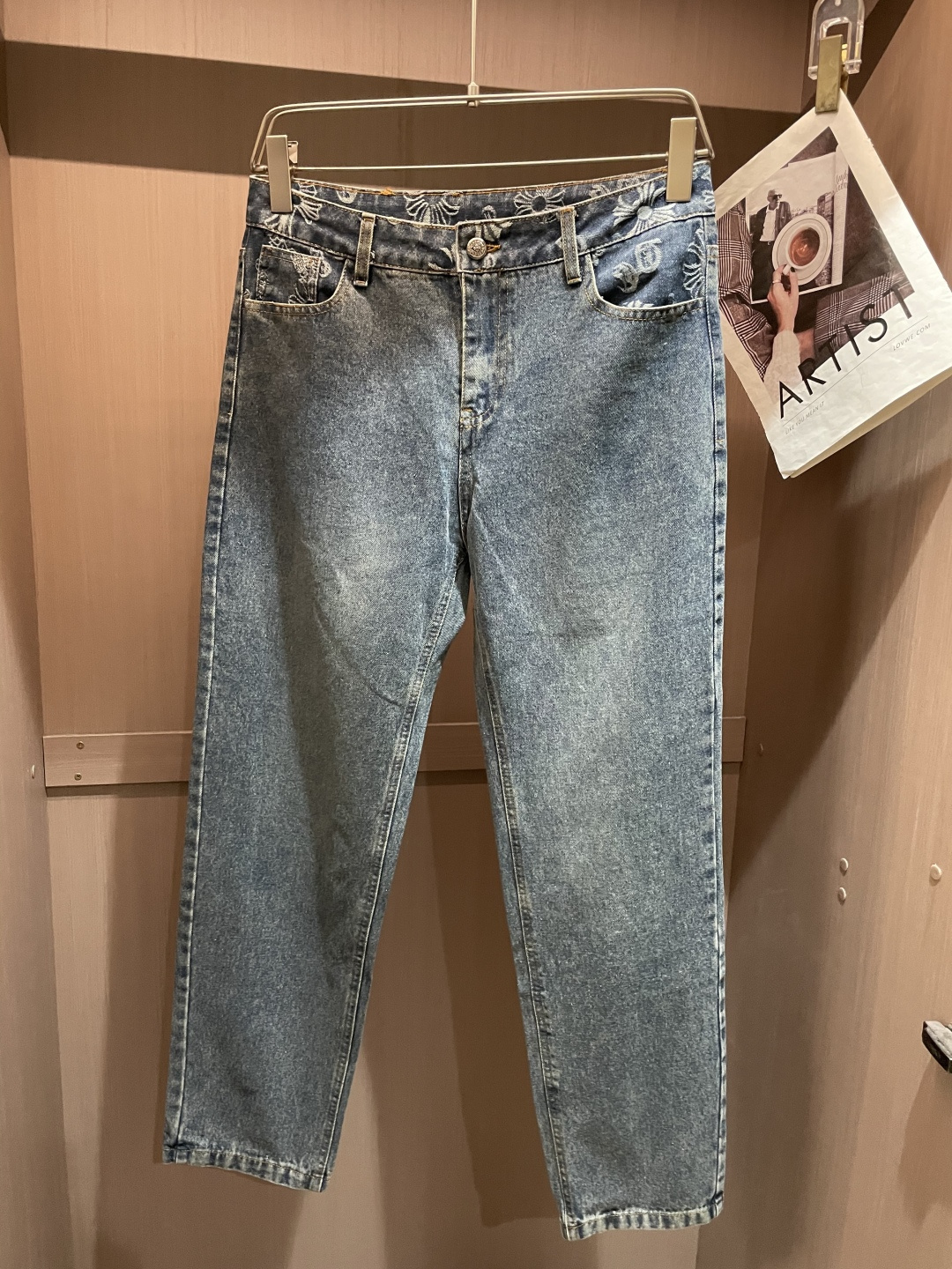 NO:645779,The latest jeans of the same style from Chrome Hearts. The fabrics are of the best style and workmanship. They are easy to wear regardless of your figure. There are not many restrictions on matching. They can be used as a casual and concise way to set off other items to show your own style and attitude. They can be matched with any style of items, including various T-shirts/shirts and knitted jackets. You no longer have to worry about matching when going out in daily life. Sizes 30-36, chrome hearts, jeans, jackets & coats, shirts, tees, t-shirts, alexander  wang19860909克罗心 专柜最新同款牛仔裤 面料版型做工绝绝子 好穿不挑身材在搭配上没有太多的限制 随意简洁的衬托其他单品,来展现自己的风格姿态～ 可以百搭任何风格的单品,搭配各种T恤／衬衫,针织外套都可,日常外出不必再为搭配而烦恼了 尺码 30-36,,chrome hearts,jeans,jackets & coats,shirts,tees，t-shirt,alexander wang,Men's clothing
