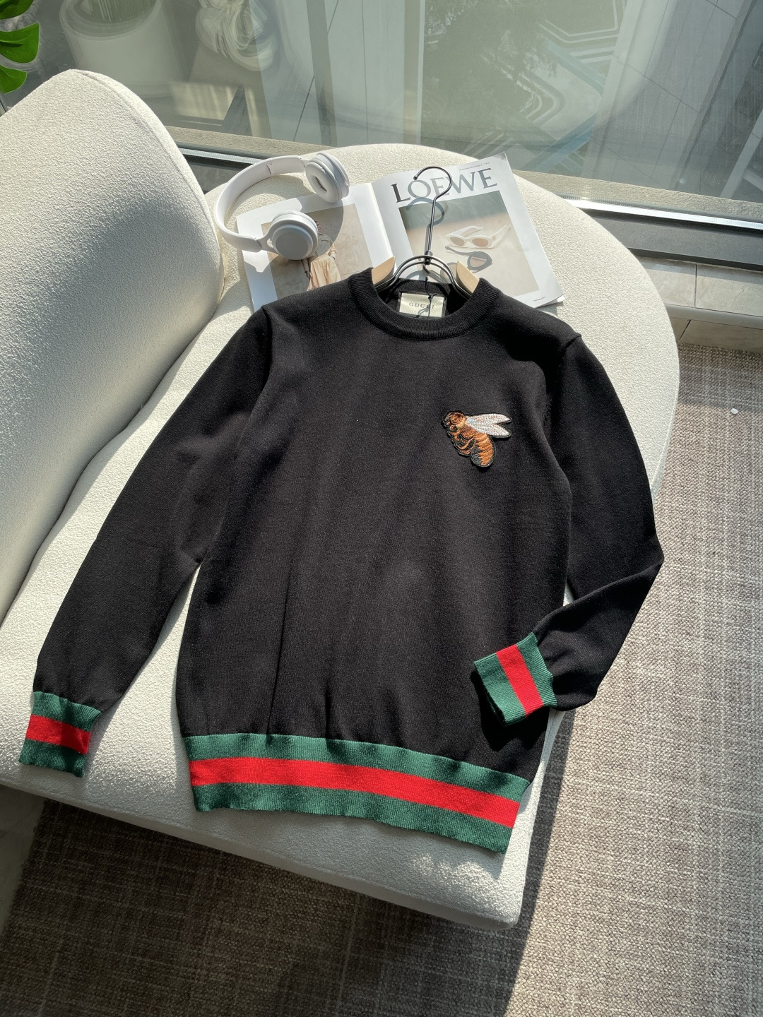 NO:661804,Highly recommended by Gucc!  2025aw autumn and winter new styles, synchronized with counters, fashionable classic basic sweaters, must-have styles for autumn and winter, using thickened sweaters, exquisite, simple and elegant, brand element embellishment design, not too complicated craftsmanship, playing with the fusion of design and materials, simple European style, a perfect base for autumn and winter!  Size m-xxxl,,gucci,sweaters, 19860909Gucc 重磅推荐！2025aw秋冬新款 专柜同步 时尚经典基础款针织衫 秋冬必备款 采用针织衫加厚毛衣,精致简洁大方 品牌元素点缀设计 没有过多复杂的工艺 玩的就是设计与材质的融合 简约的欧风 秋冬季打底神器！ 尺码m-xxxl,,gucci,sweaters, ,Men's clothing