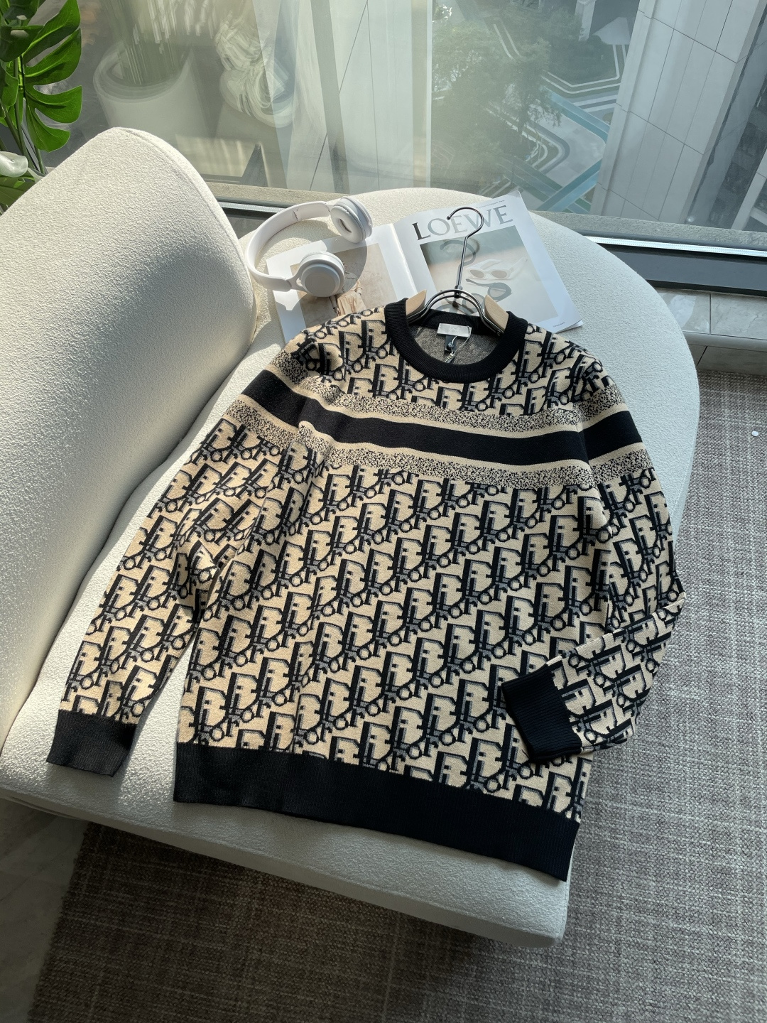 NO:661809,Dior highly recommends!  2025aw autumn and winter new styles, synchronized with counters, fashionable classic basic sweaters, must-have styles for autumn and winter, using thickened sweaters, exquisite, simple and elegant, brand element embellishment design, not too complicated craftsmanship, playing with the fusion of design and materials, simple European style, a perfect base for autumn and winter!  Size m-xxxl,,dior,sweaters, 19860909Dior 重磅推荐！2025aw秋冬新款 专柜同步 时尚经典基础款针织衫 秋冬必备款 采用针织衫加厚毛衣,精致简洁大方 品牌元素点缀设计 没有过多复杂的工艺 玩的就是设计与材质的融合 简约的欧风 秋冬季打底神器！ 尺码m-xxxl,,dior,sweaters, ,Men's clothing