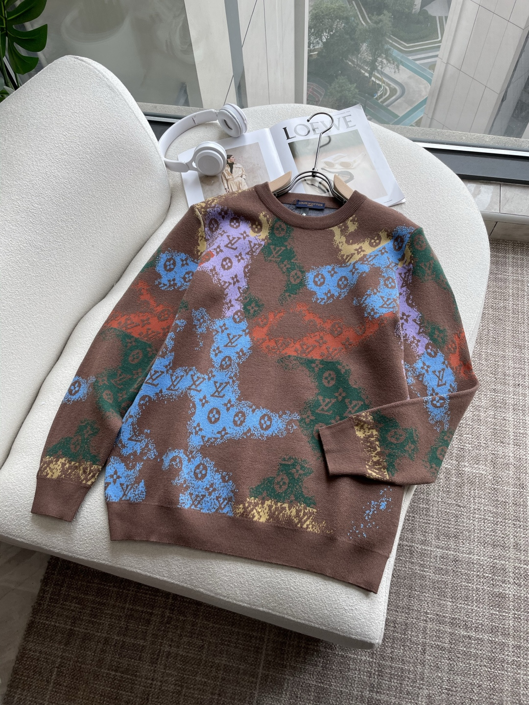 NO:661776,Lv highly recommended!  2025aw autumn and winter new styles, synchronized with counters, fashionable classic basic sweaters, must-have styles for autumn and winter, using thickened sweaters, exquisite, simple and elegant, brand element embellishment design, not too complicated craftsmanship, playing with the fusion of design and materials, simple European style, a perfect base for autumn and winter!  Size m-xxxl,,louis vuitton,sweaters, 19860909Lv 重磅推荐！2025aw秋冬新款 专柜同步 时尚经典基础款针织衫 秋冬必备款 采用针织衫加厚毛衣,精致简洁大方 品牌元素点缀设计 没有过多复杂的工艺 玩的就是设计与材质的融合 简约的欧风 秋冬季打底神器！ 尺码m-xxxl,,louis vuitton,sweaters, ,Men's clothing